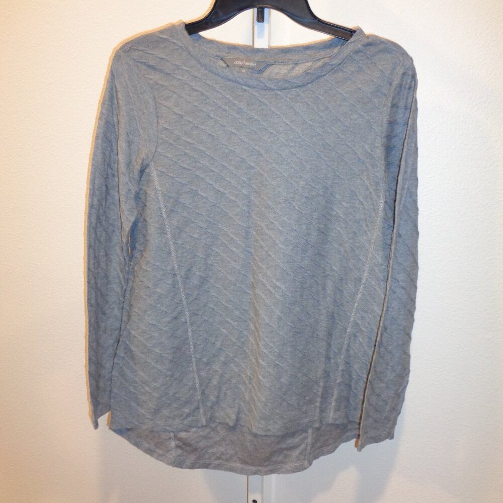 Daisy Fuentes Women's Textured Long Sleeve Top Size Medium Gray Shirt Polyester